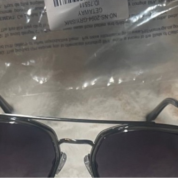 NWT Quay gry /smoke GET AWAY